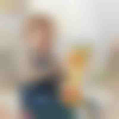 Interaktive Plüschgiraffe | GIRADANCE